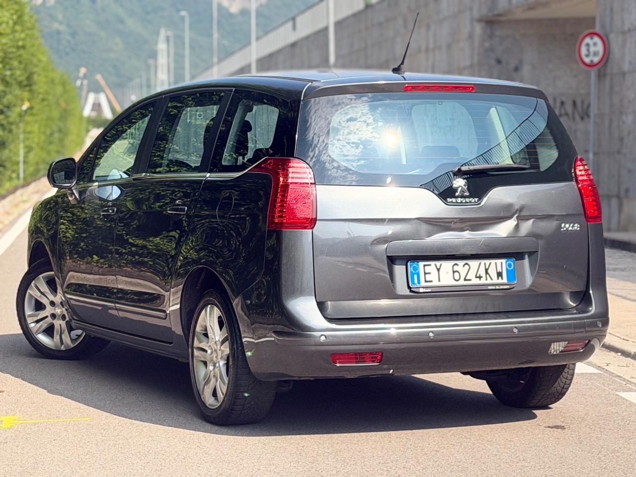 Peugeot 5008 1.6 HDI 115cv 7 POSTI
