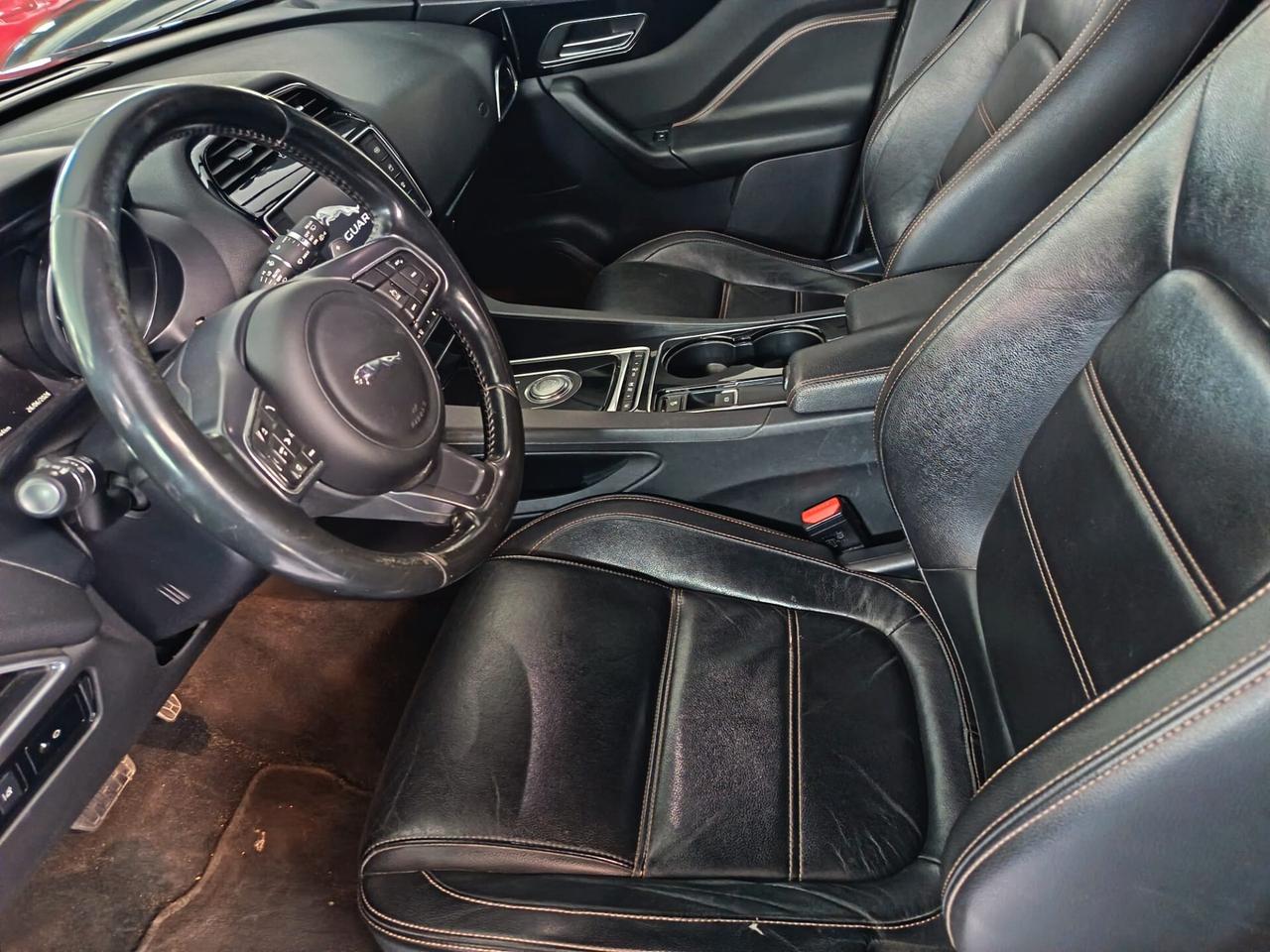Jaguar F-Pace 2.0 D 180 CV Portfolio