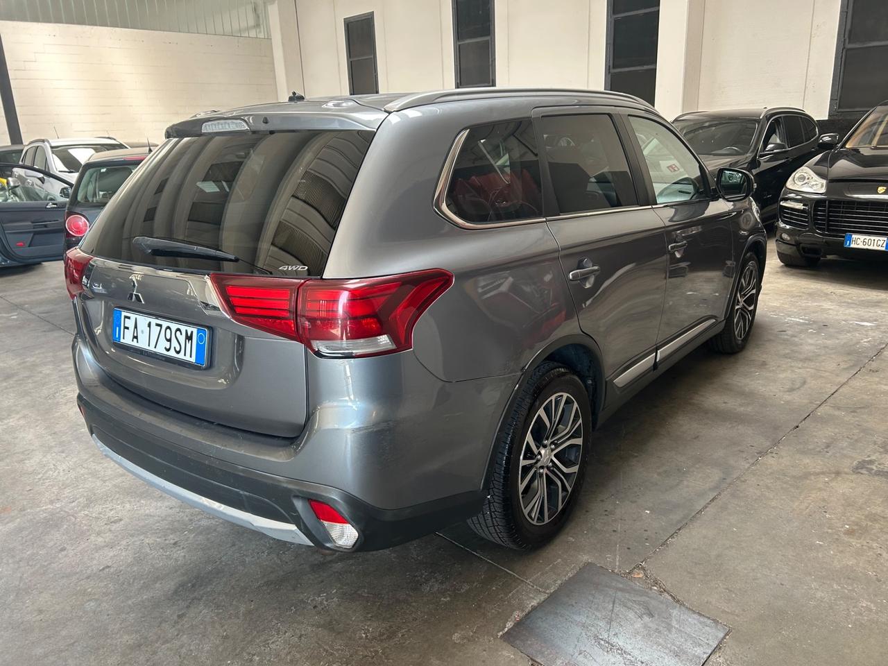 Mitsubishi Outlander 2.2 DI-D 150cv4WD 7posti euro6