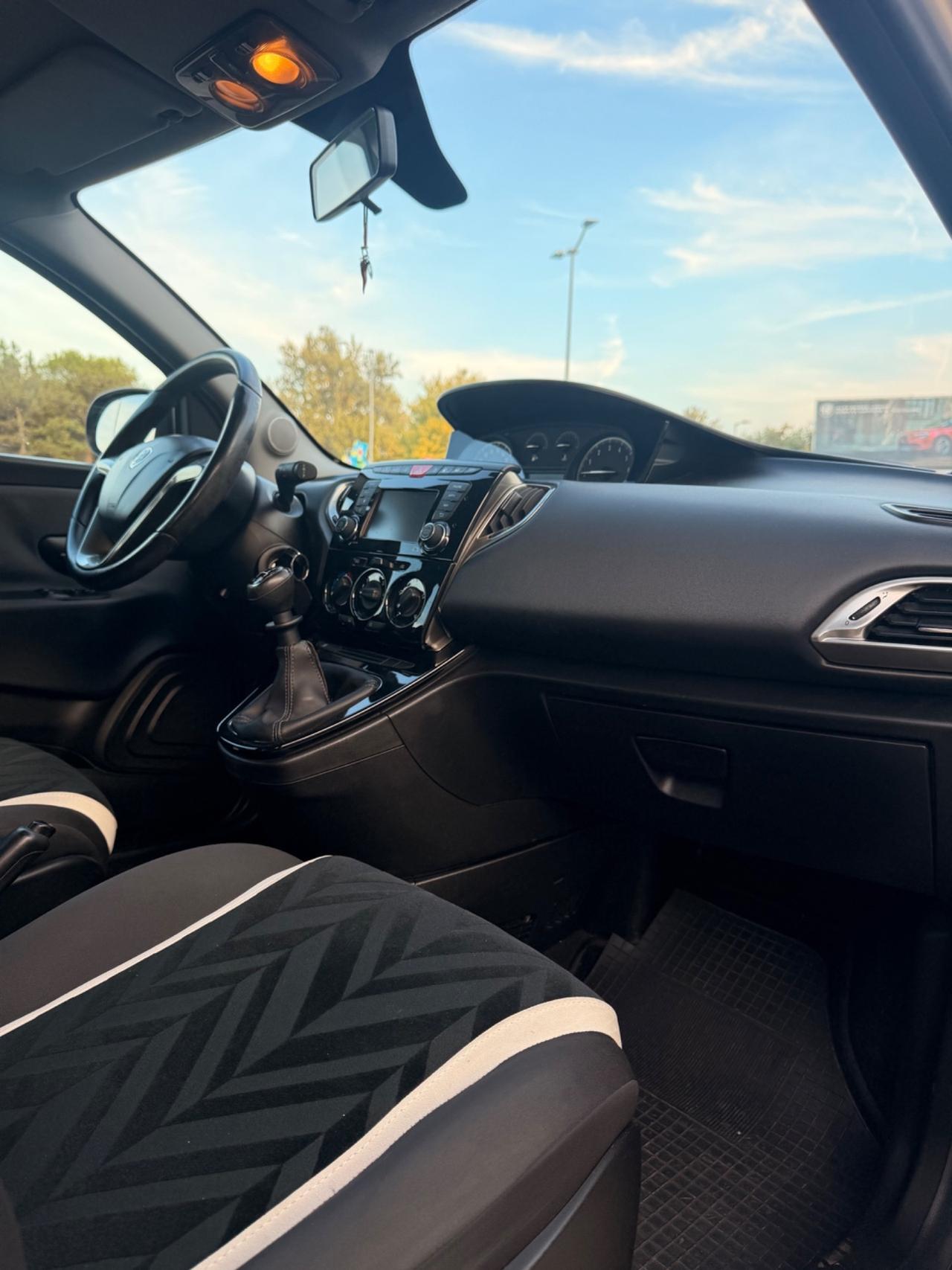 Lancia Ypsilon 1.2 69 CV 5 porte GPL Ecochic Gold