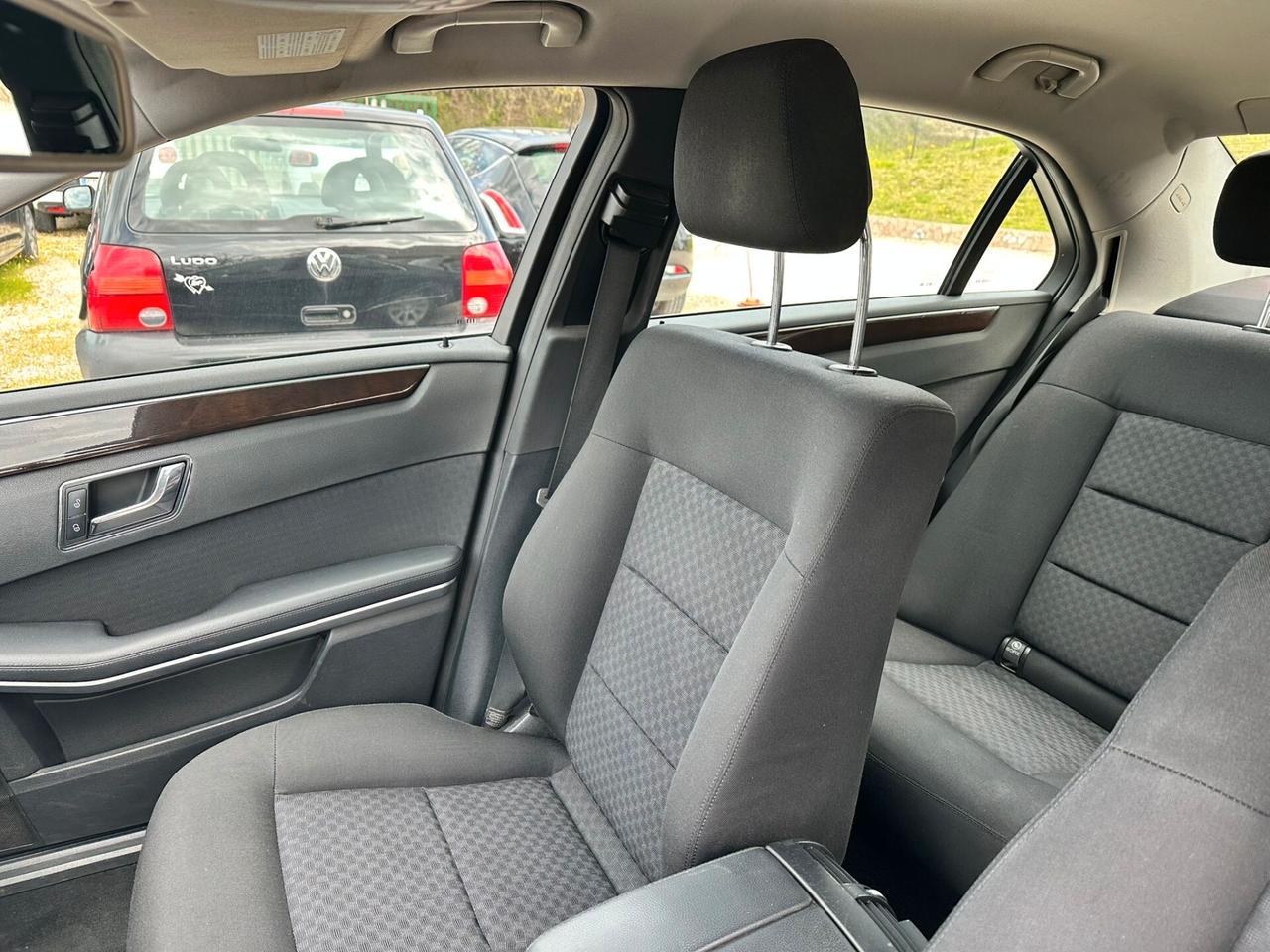 Mercedes-benz E 220 CDI BlueEFFICIENCY Avantgarde