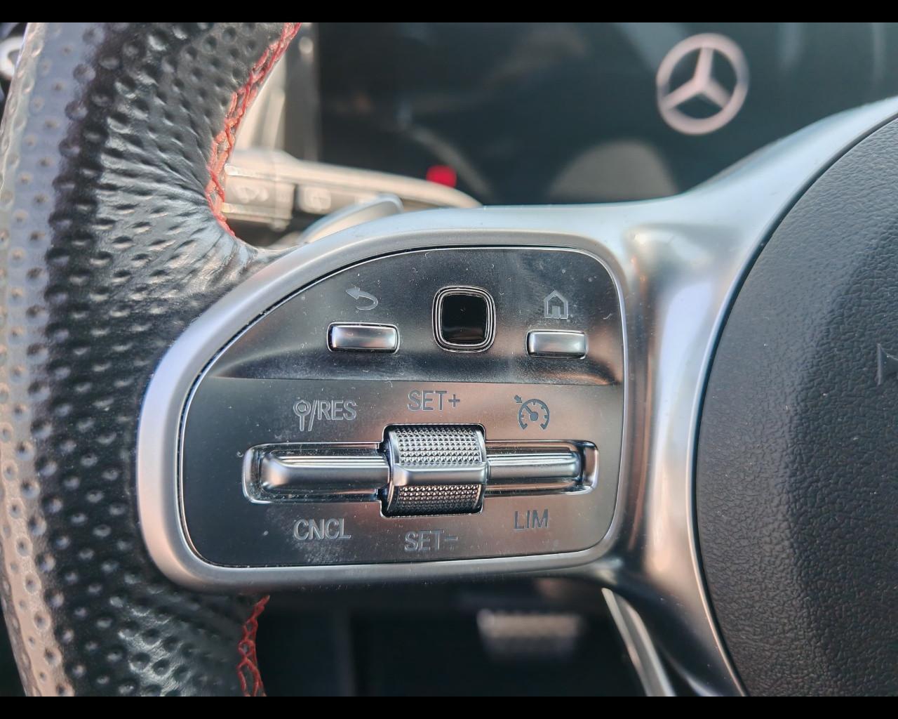 Mercedes-Benz GLB (X247) - GLB 200 d Automatic Premium