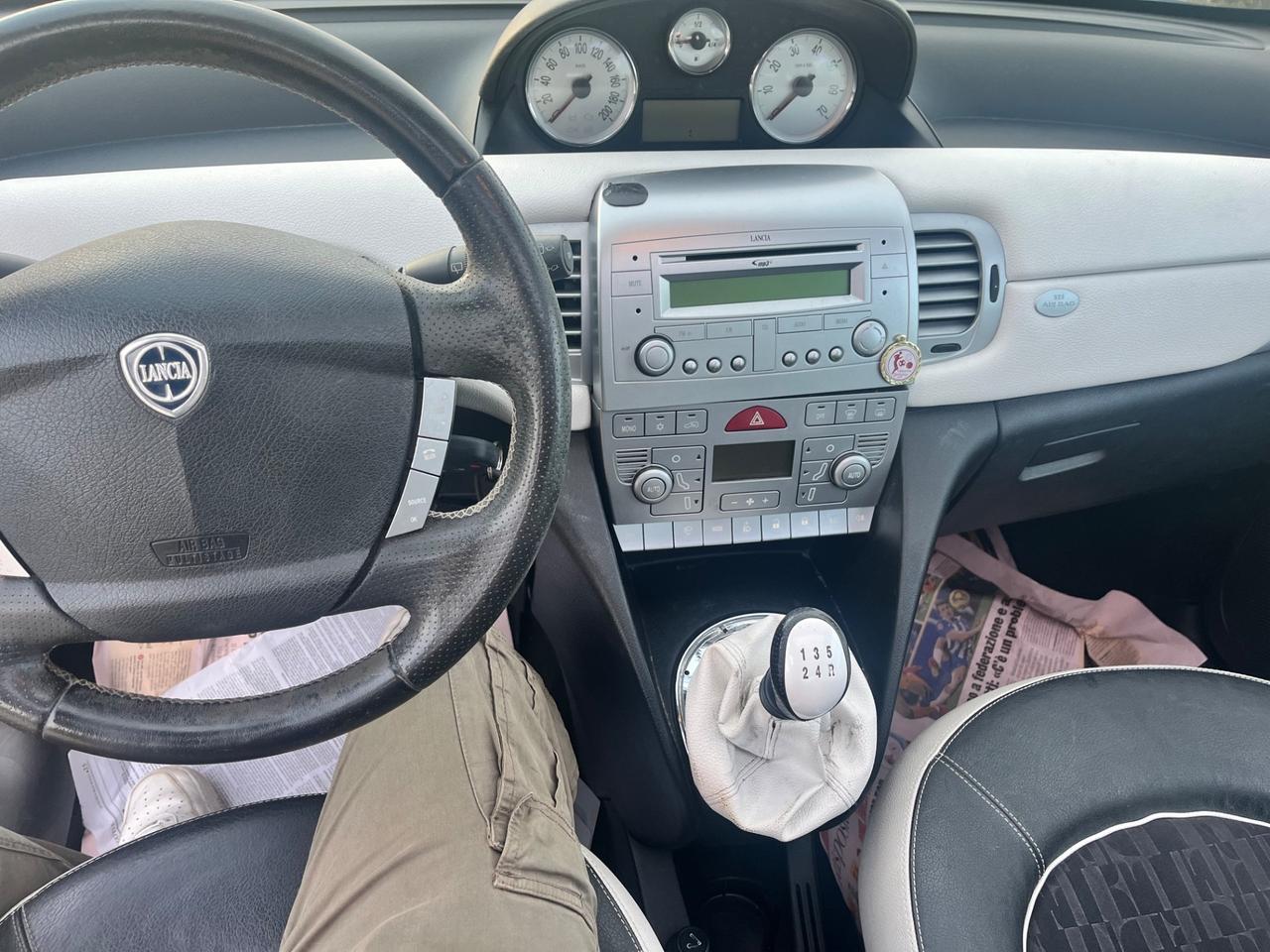 Lancia Ypsilon 1.2 69 CV versione Elle anno 2012