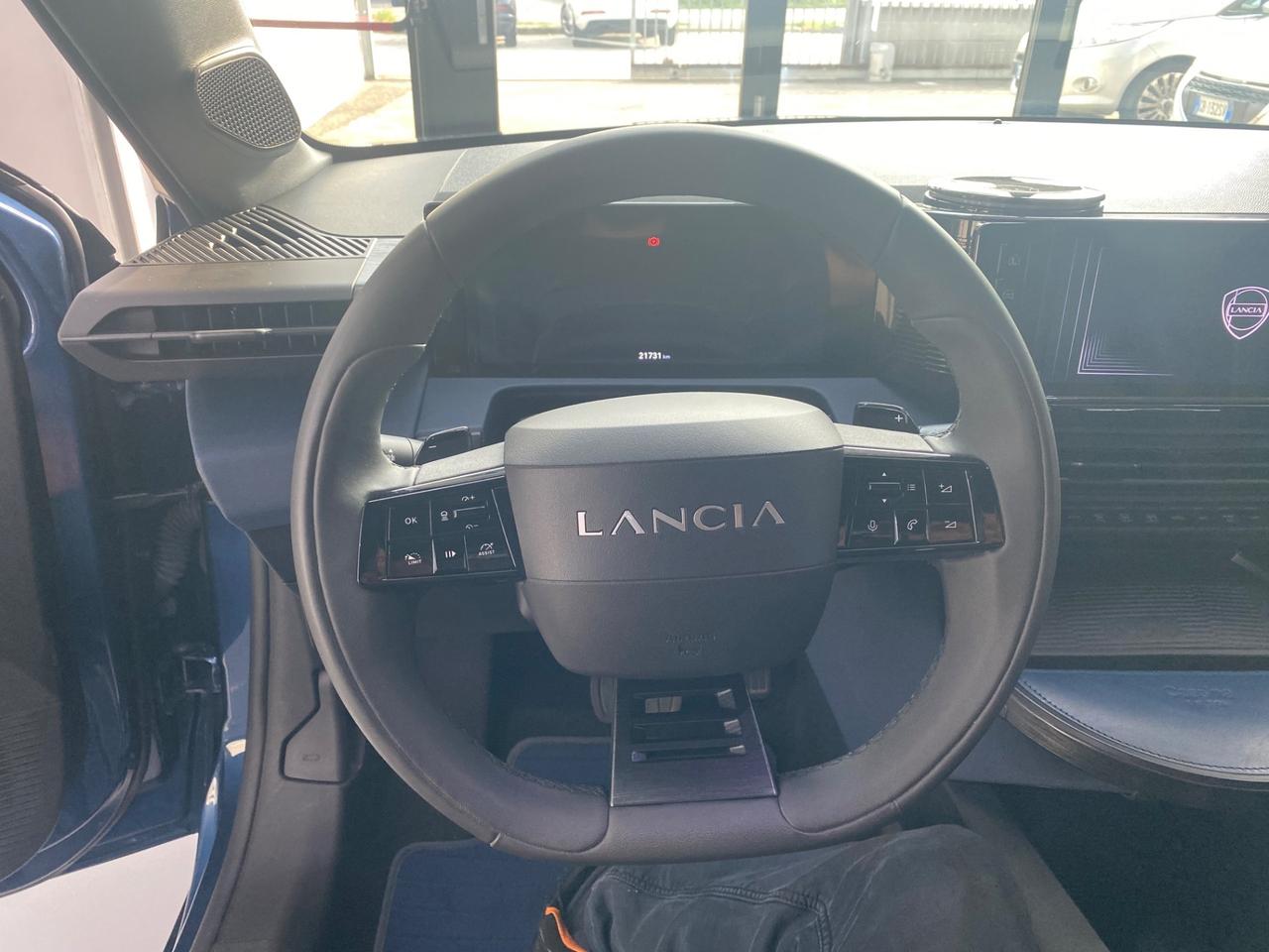 Lancia Ypsilon Hybrid e-DCT Edizione Cassina