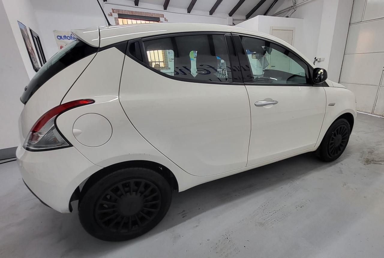 Lancia Ypsilon 1.0 FireFly 5 porte S&S Hybrid Ecochic A. Ferretti