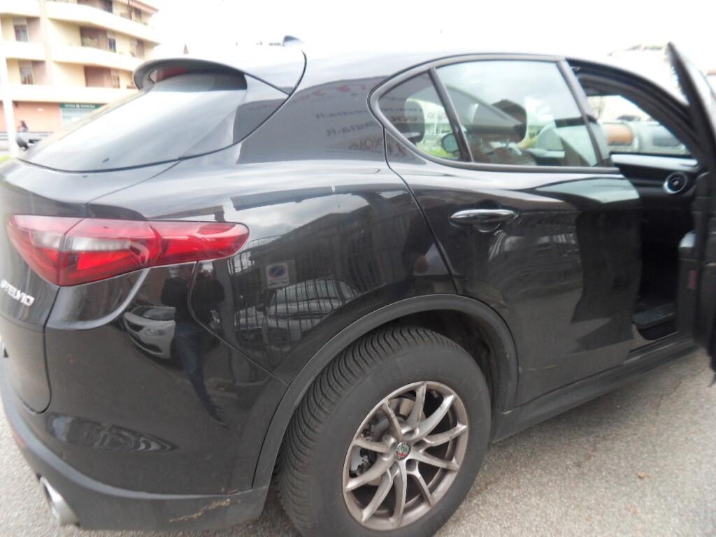 Alfa Romeo Stelvio 2.2 Turbodiesel 210 CV AT8 Q4 Executive