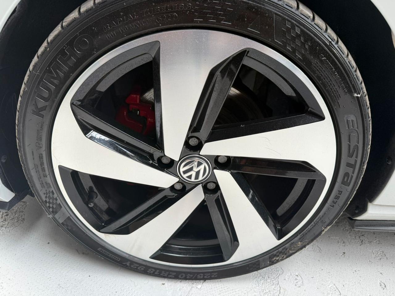 Volkswagen Golf GTI Performance 2.0 230 CV TSI DSG 5p.