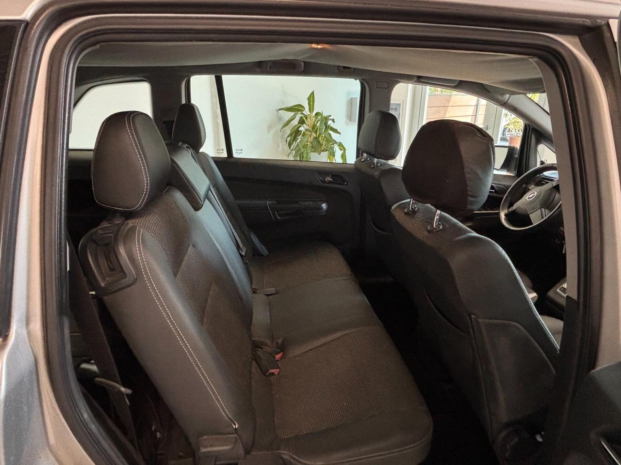 Opel Zafira 1.8 16V VVT Cosmo