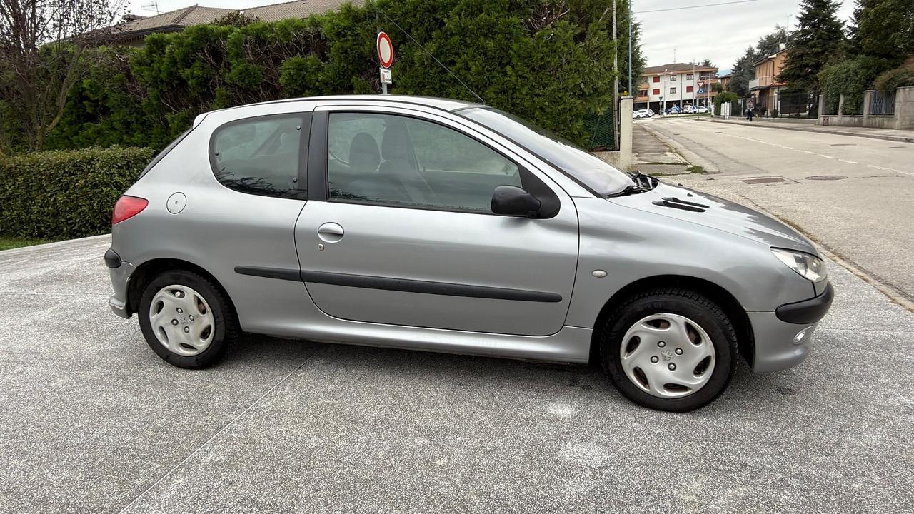Peugeot 206 1.1 3p. XR