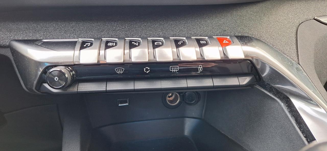 Peugeot 3008 1.2 BENZINA Turbo 130 CV Allure