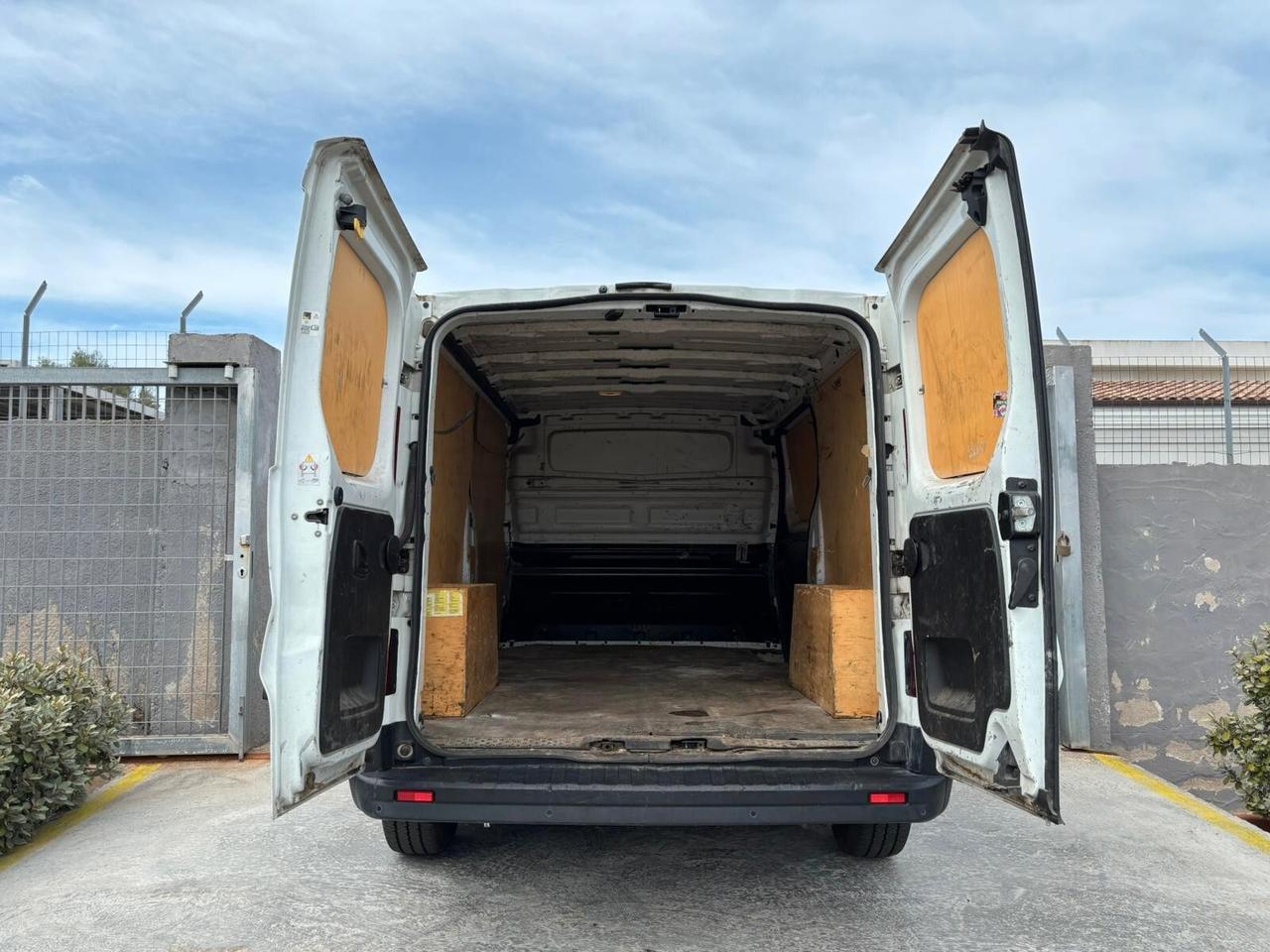 RENAULT TRAFIC 1.6 DIESEL