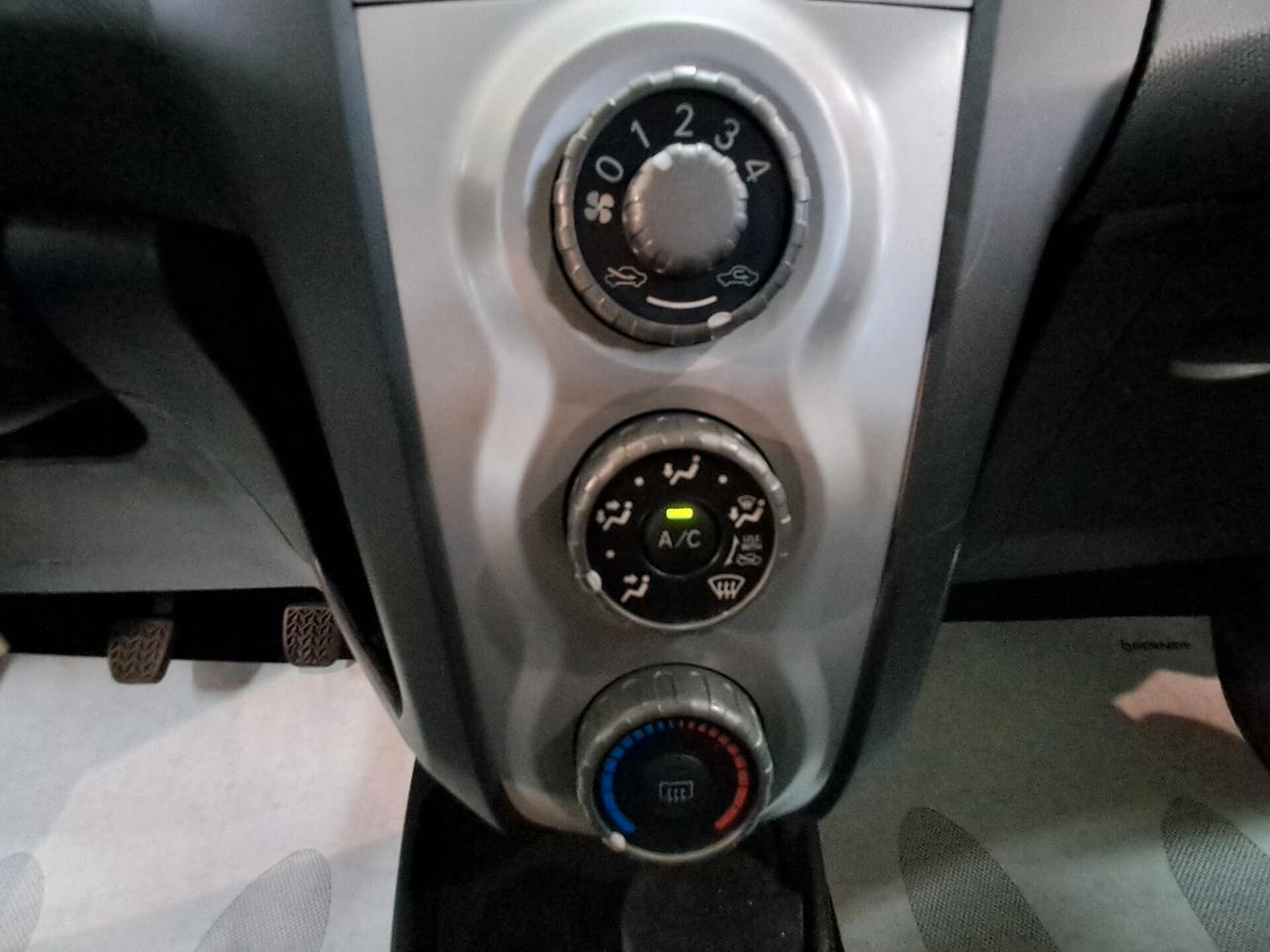 Toyota Yaris 1.0 5 porte Sol