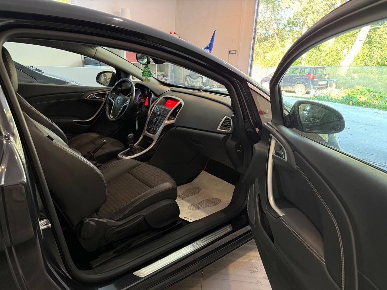 Opel Astra GTC 1.7 DIESEL NEOPATENTATI