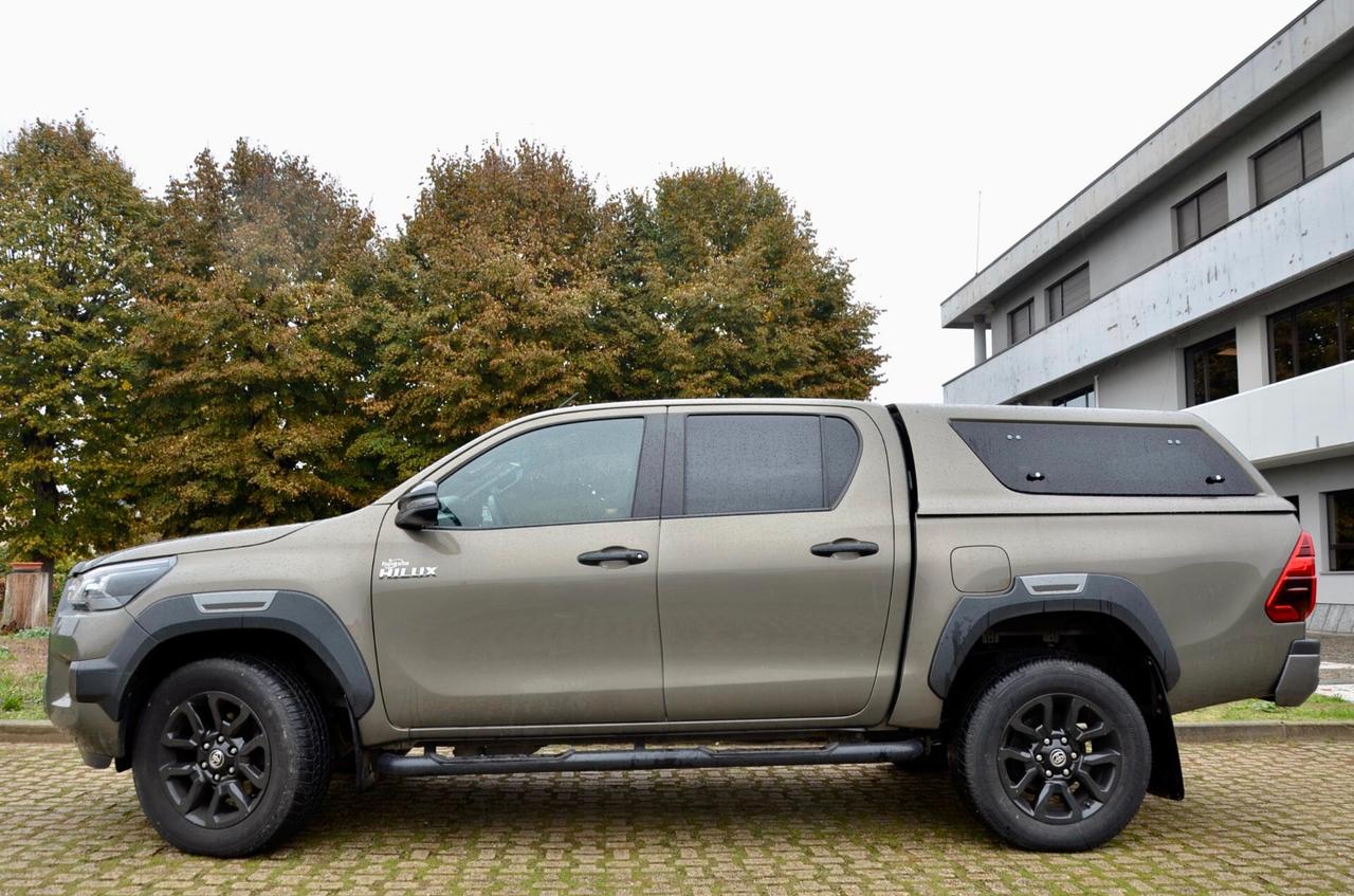 TOYOTA HILUX 2.8d DOUBLE CAB INVINCIBLE 4WD 204cv AUTO, UNICOPROPRIETARIO, UFF ITALIANA, EURO 6D, SERVICE TOYOTA, HI-FI JBL, RETROCAMERA, PERMUTE