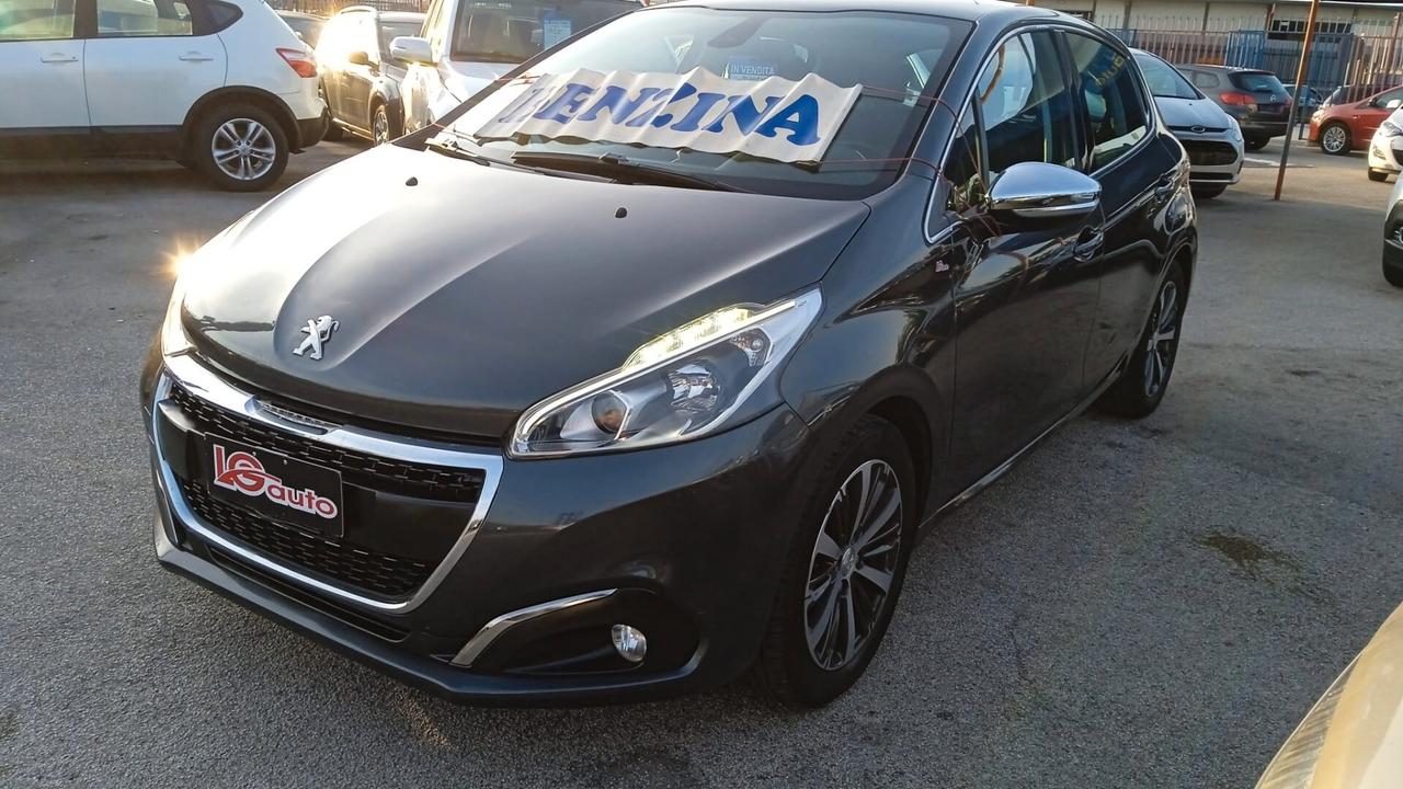 Peugeot 208 1.2 benzina neo patentati