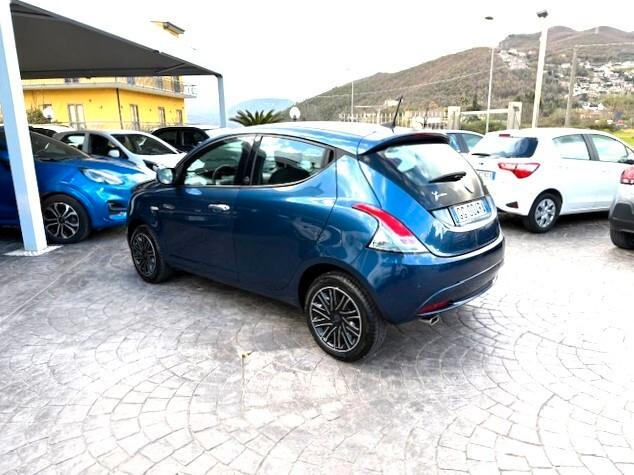 Lancia Ypsilon 1.0 FireFly 5 porte S&S Hybrid Ecochic Gold