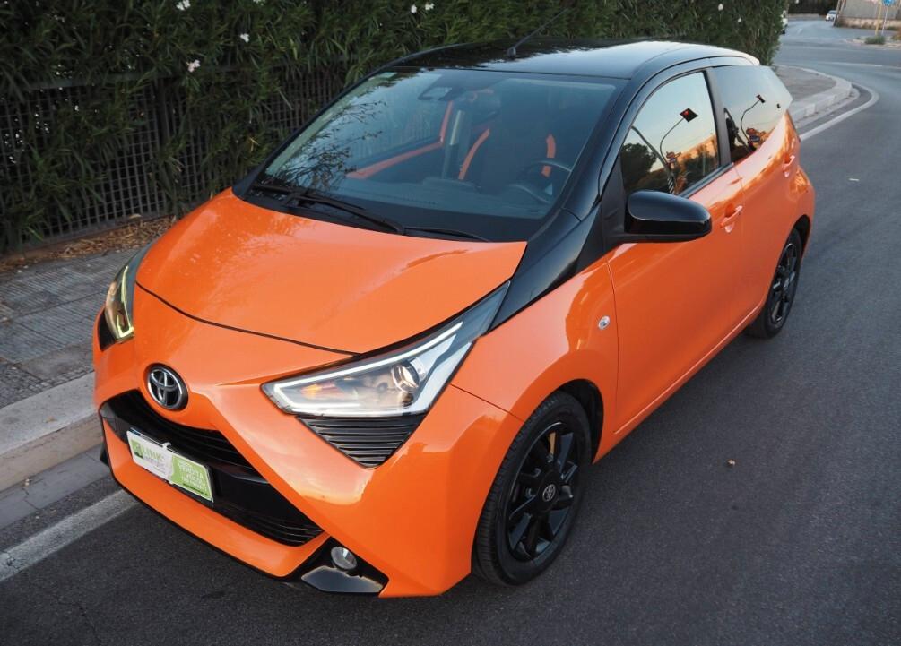 Toyota Aygo Connect orange 1.0 VVT-i 72 CV 5 porte x-wave