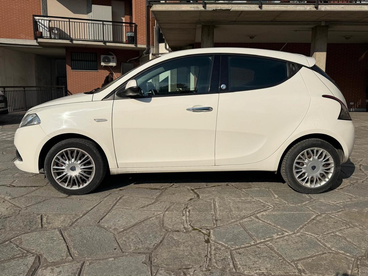 Lancia Ypsilon 1.2 69 CV 5 porte GPL Ecochic Silver