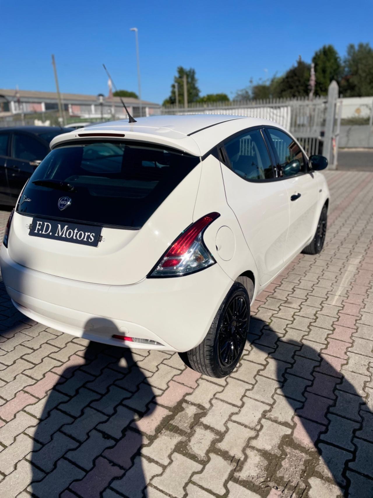 Lancia Ypsilon 1.2 69 CV 5 porte Gold