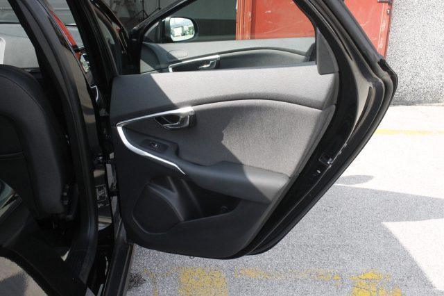 VOLVO V40 Cross Country D2 Business FULL-LED