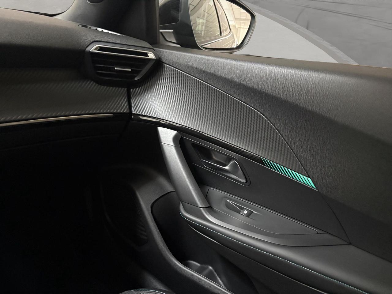 Peugeot 2008 BLUE HDI130 EAT8 ALLURE