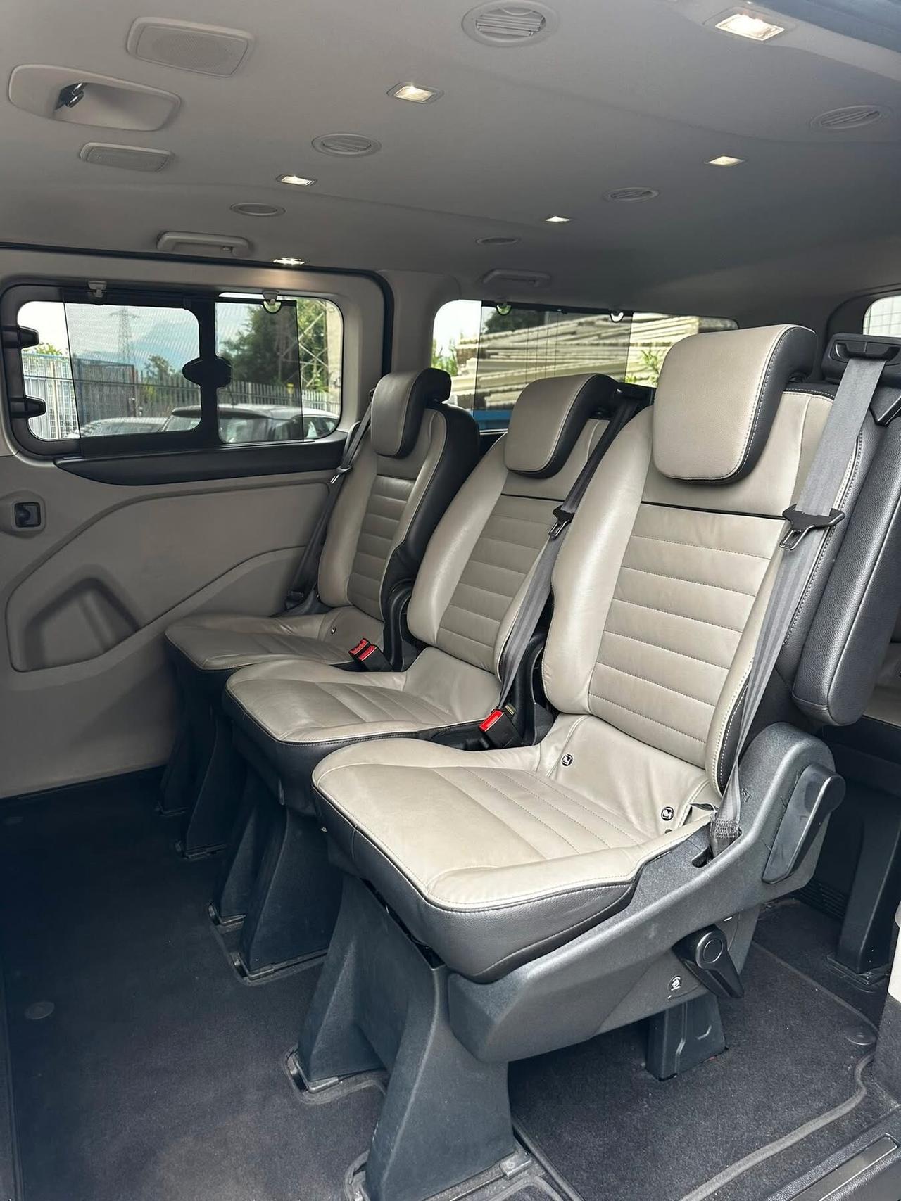 Ford Tourneo Custom 9 POSTI Shuttle Bus 320 2.0 TDCi 170CV aut. PL Tit.