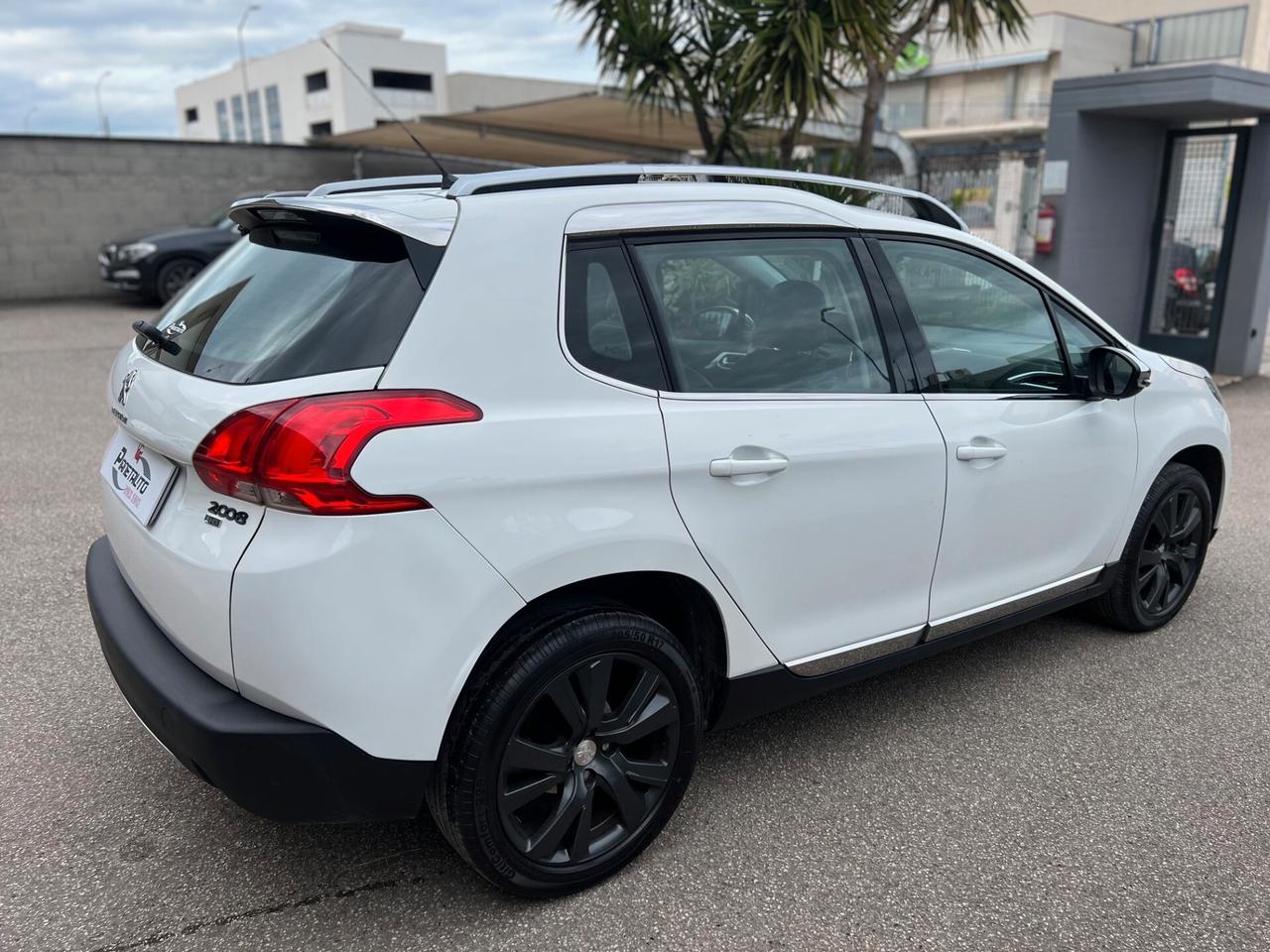 Peugeot 2008 1.6 e-hdi 92cv 8v Allure NAVI/PELLE/17; PERFETTA!