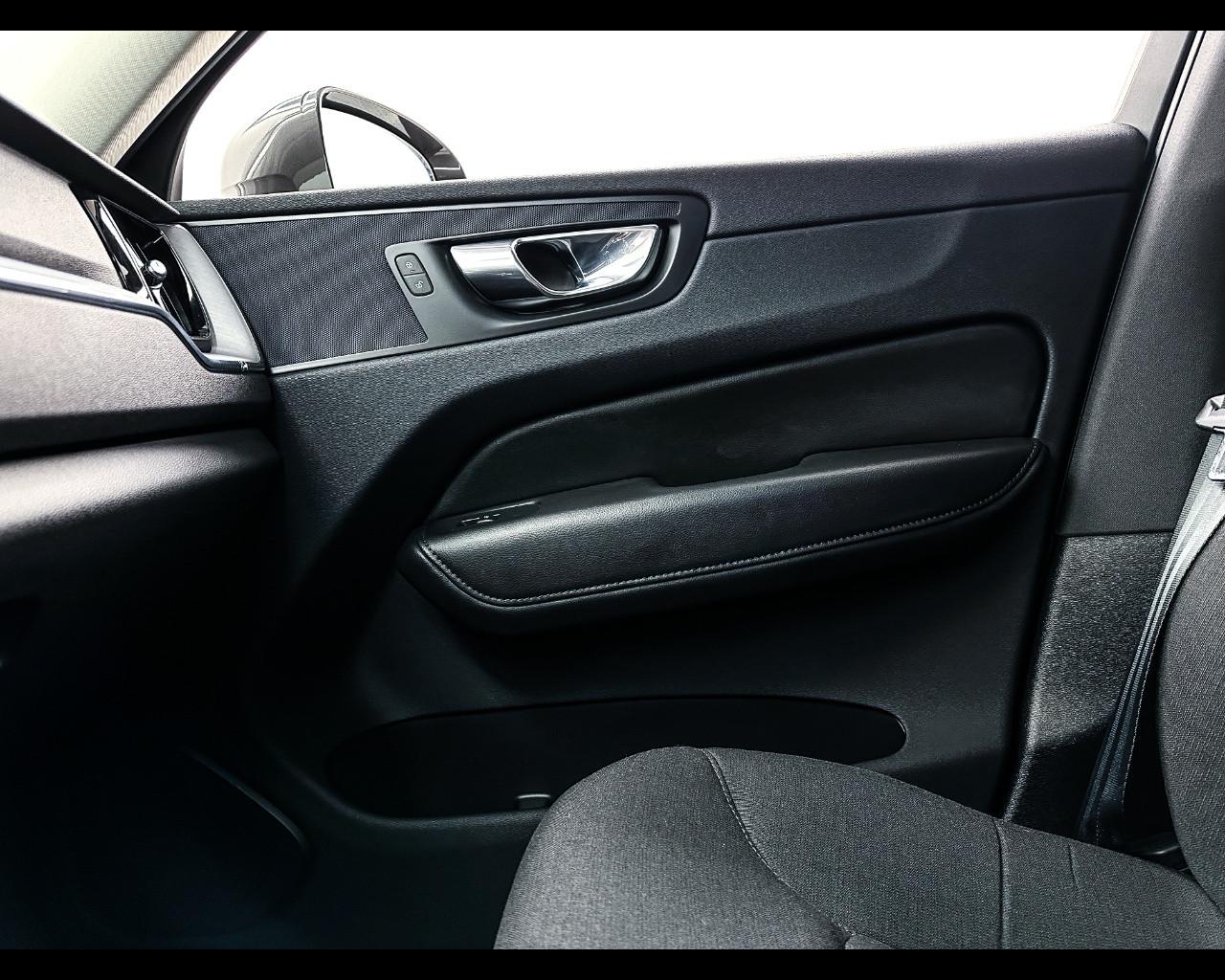 VOLVO XC60 (2017-->) - XC60 T6 Recharge Plug-in Hybrid AWD Inscription Expression