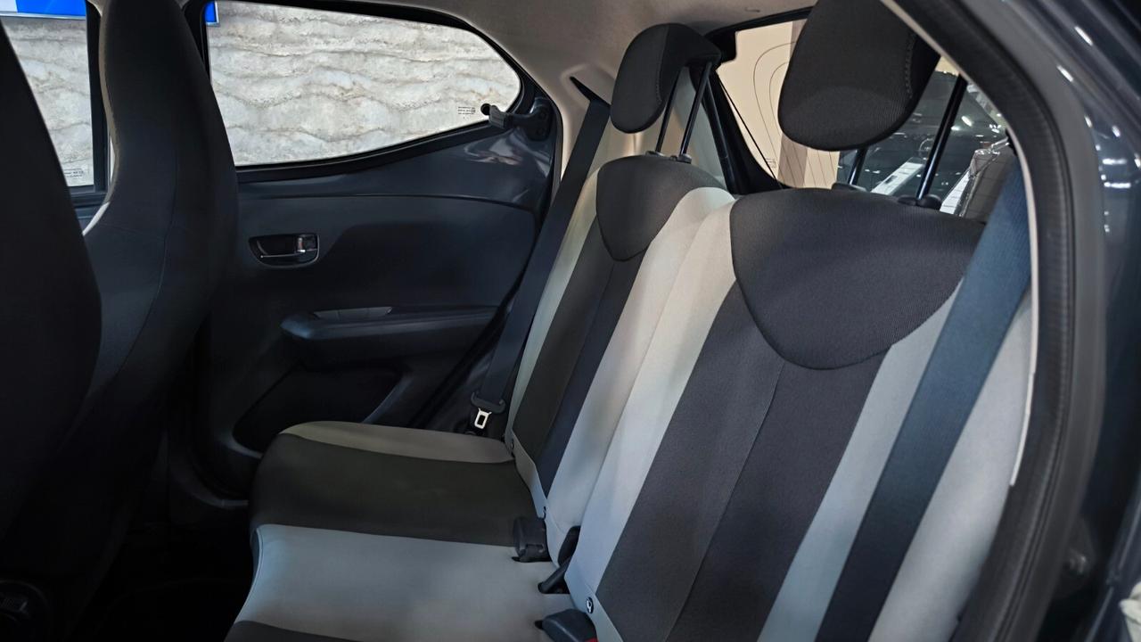 Toyota Aygo 1.0 VVT-i 69 CV 5 porte x-business MMT