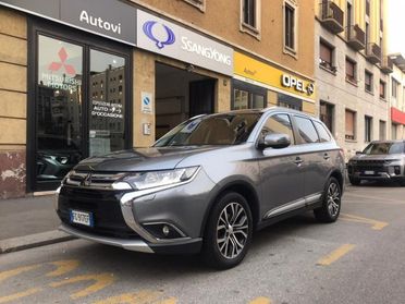 MITSUBISHI Outlander 2.2 DI-D 4WD Instyle Plus Navi