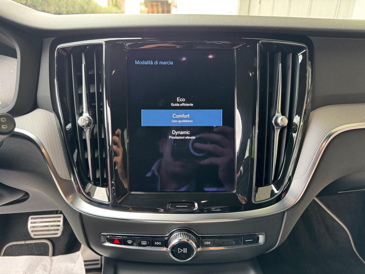 Volvo V60 2.0 b4 R-Design Hybrid GARANZIA 24 MESI