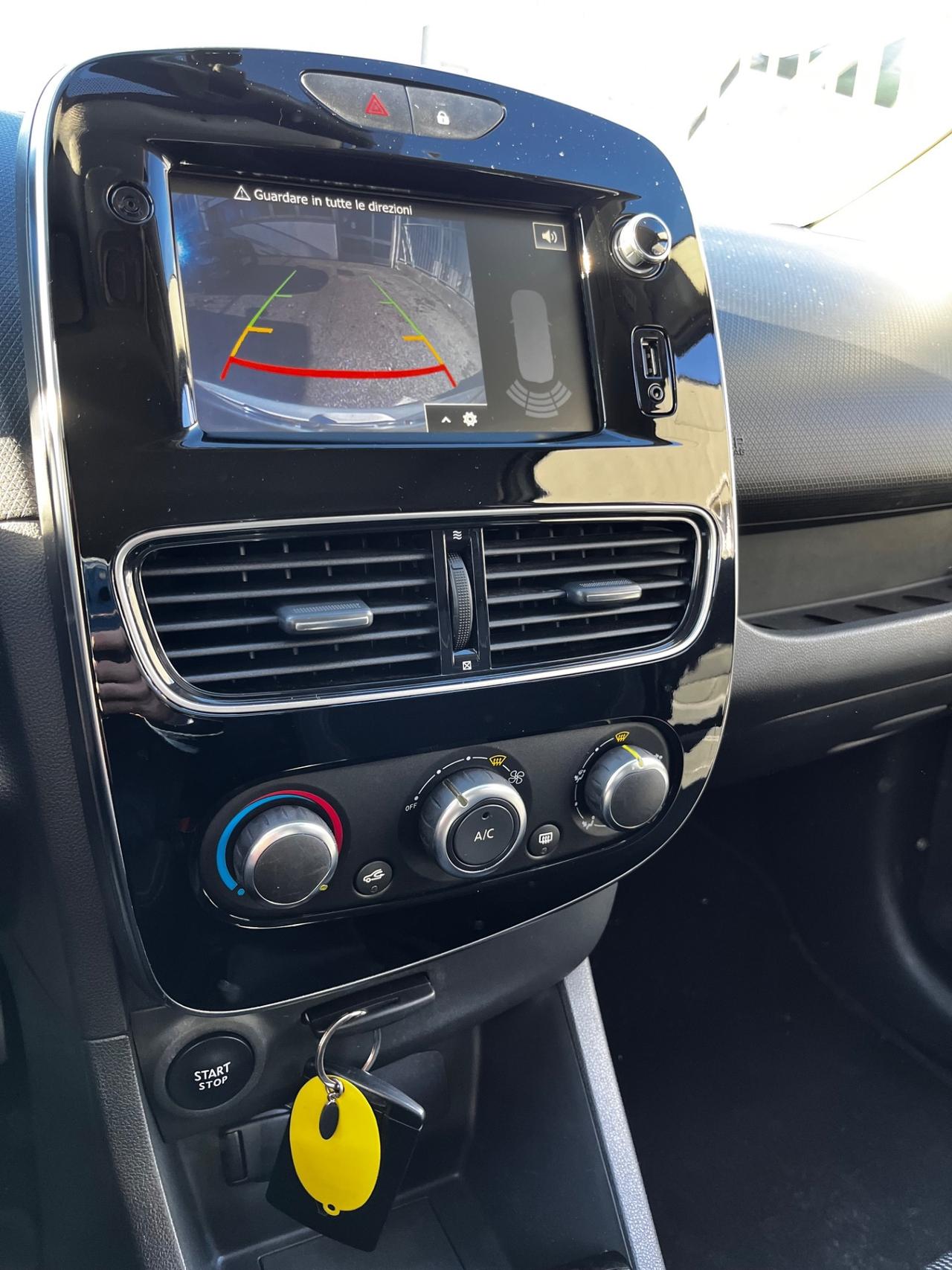 Renault Clio 0.9TCe 75 CV 5 p. MOSCHINO OK NEOPATENTI