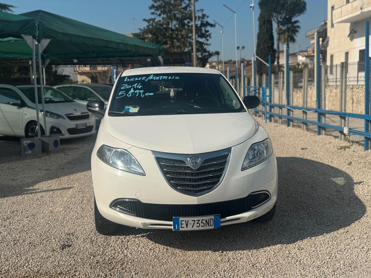 Lancia Ypsilon 0.9 TwinAir 85 CV 5 porte Metano Ecochic Gold pari al nuovo 2014