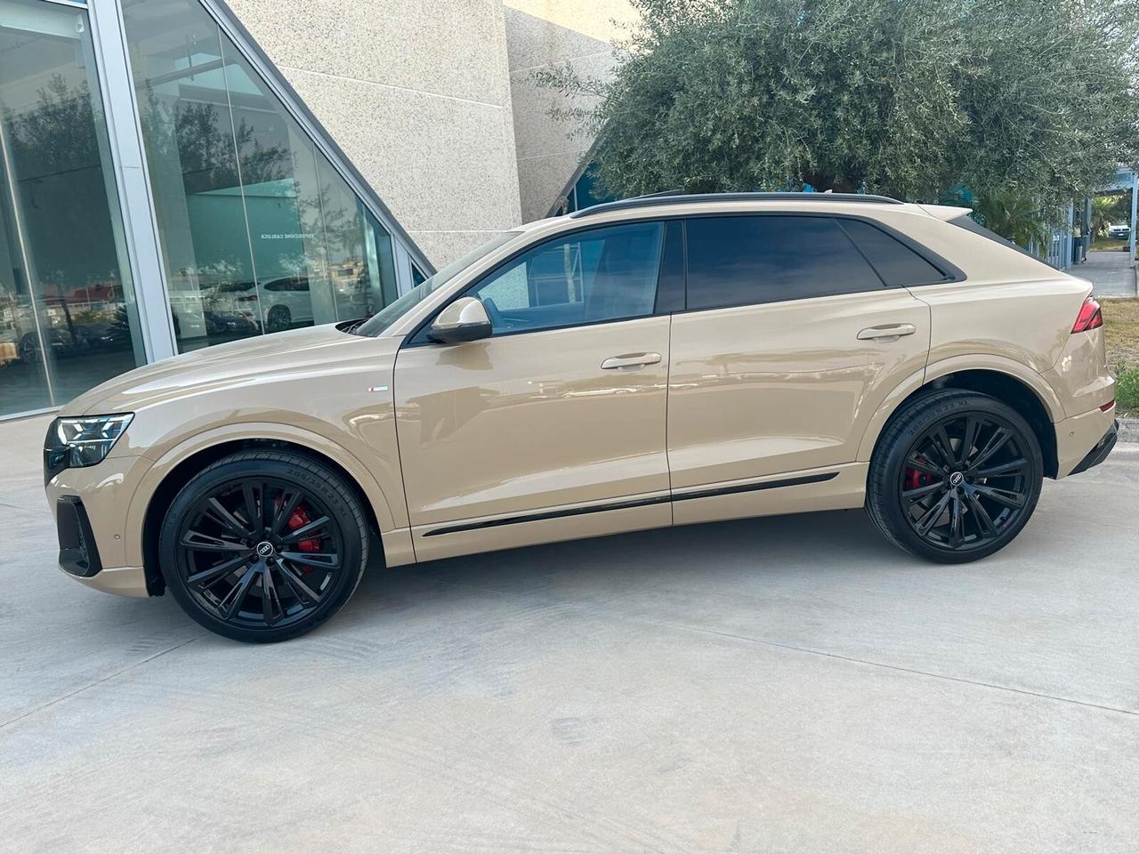 Audi Q8 50 TDI S-Line possibilità noleggio no scoring