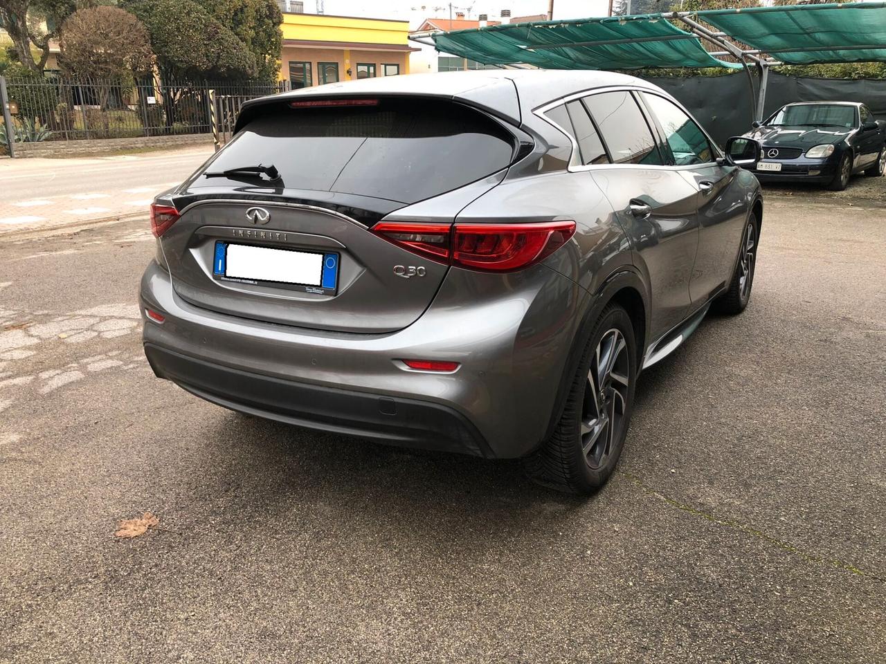 INFINITI Q30