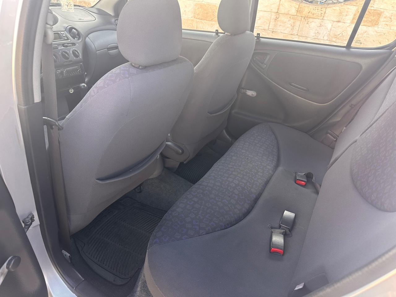 Toyota Yaris 1.3i 16V cat 5 porte Sol