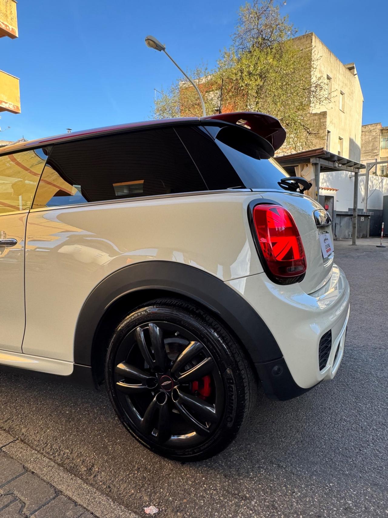 Mini F56 2.0 John Cooper Works Pro 231cv Auto 3p