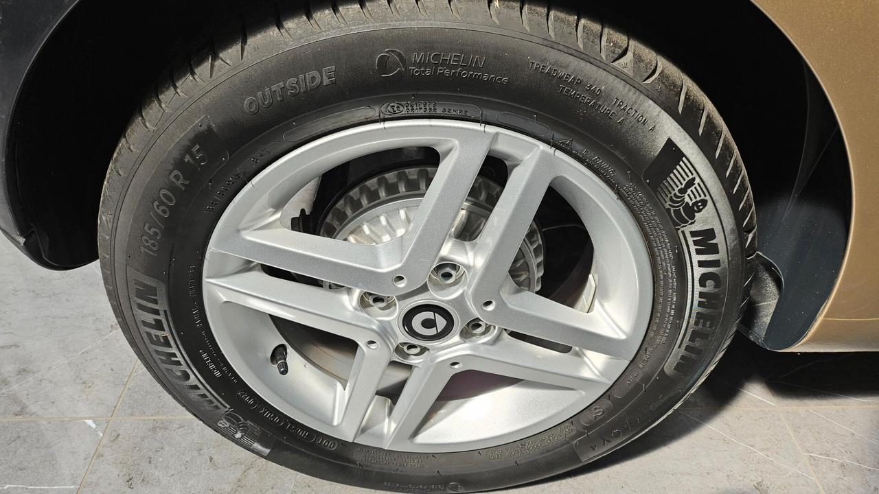 Smart ForTwo EQ Passion KM 9.000!!