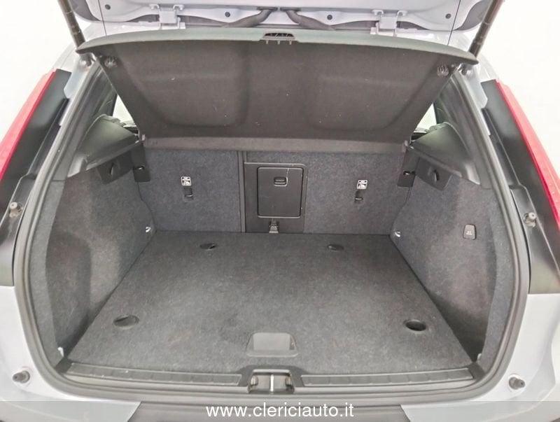 Volvo XC40 T2 Geartronic Momentum Pro N1