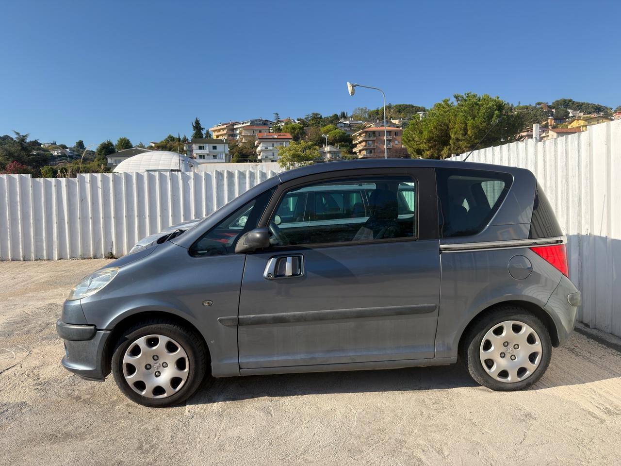 Peugeot 1007 1.4 Happy