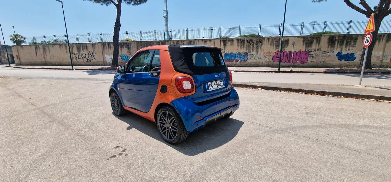 Smart ForTwo 0.9 Turbo 90cv twinamic cabrio Prime AUTOMATICA ALLESTIMENTO BRABUS