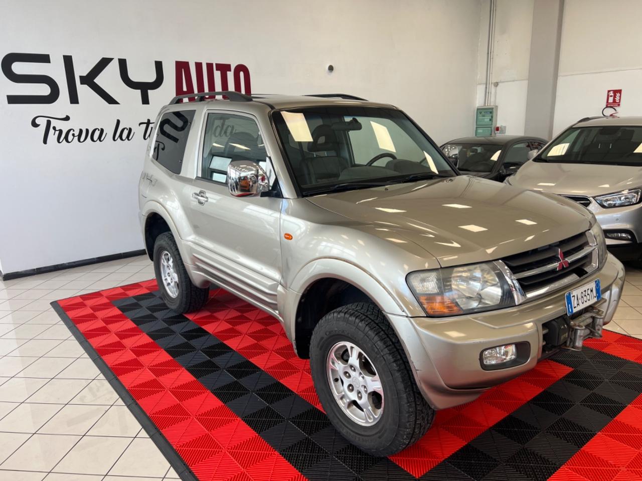 Mitsubishi Pajero 3.2 16V DI-D 3p. GLX Autocarro