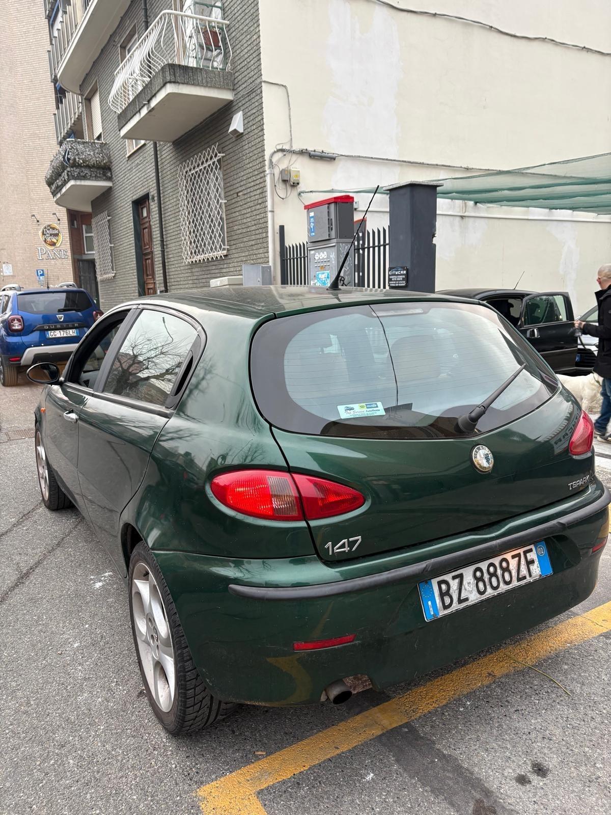 Alfa Romeo 147 1.6i 16V Twin Spark 5p. Distinctive