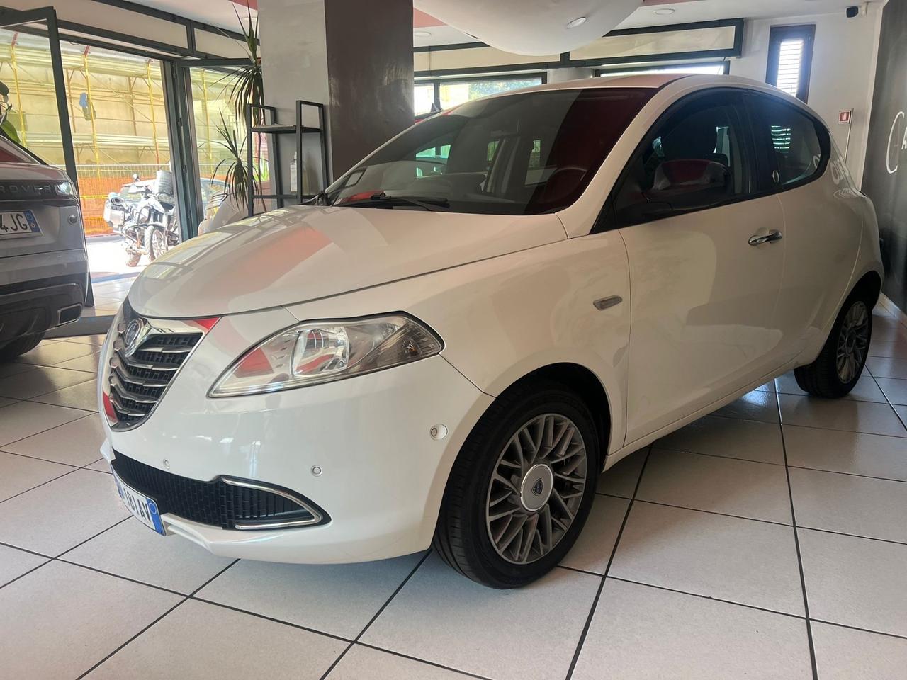 Lancia Ypsilon 1.2 69 CV 5 porte GPL Ecochic Silver