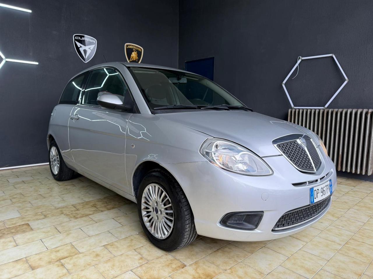 Lancia Ypsilon 1.3 MJT 75 CV Argento