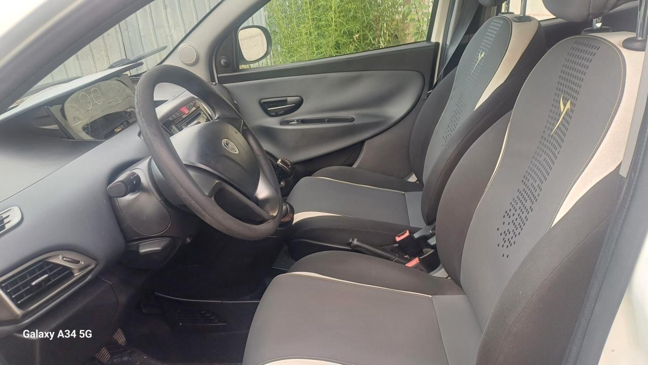 Lancia Ypsilon 1.2 69 CV 5 porte Elefantino