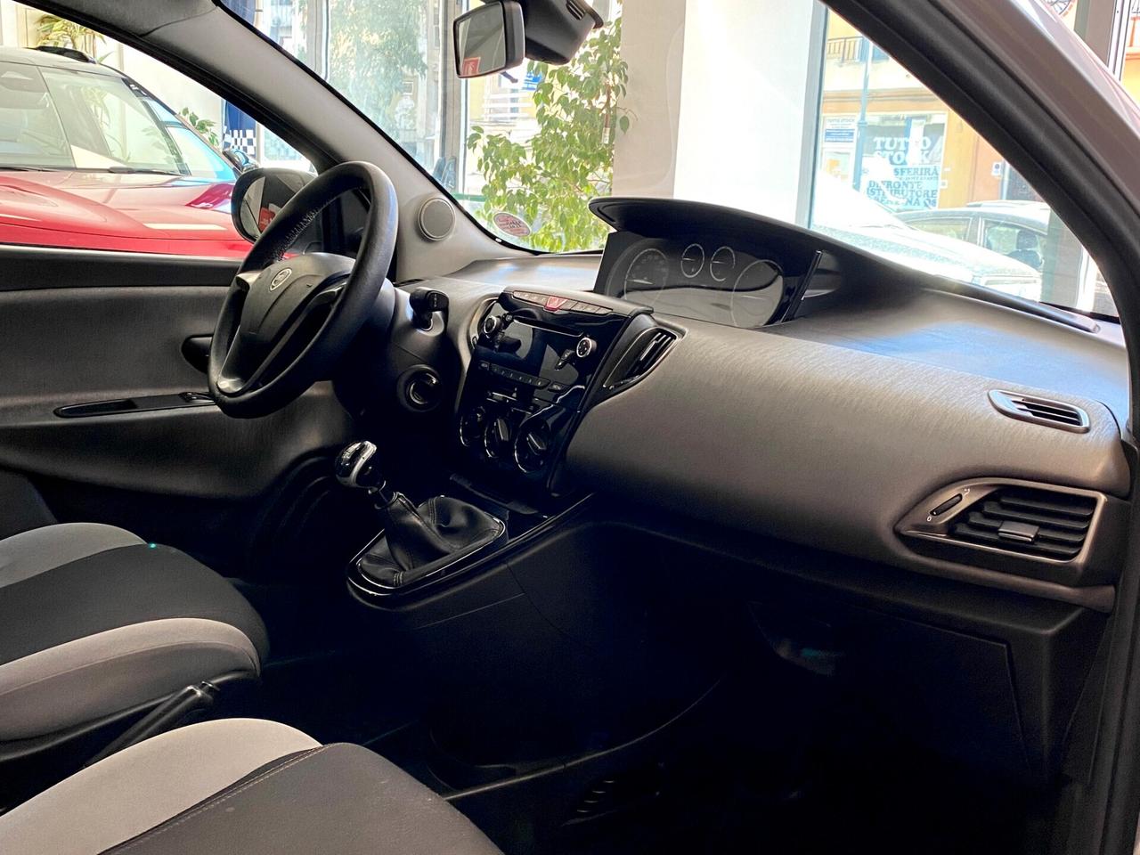 Lancia Ypsilon 1.3 MJT 95 CV 5 Porte S&S Silver
