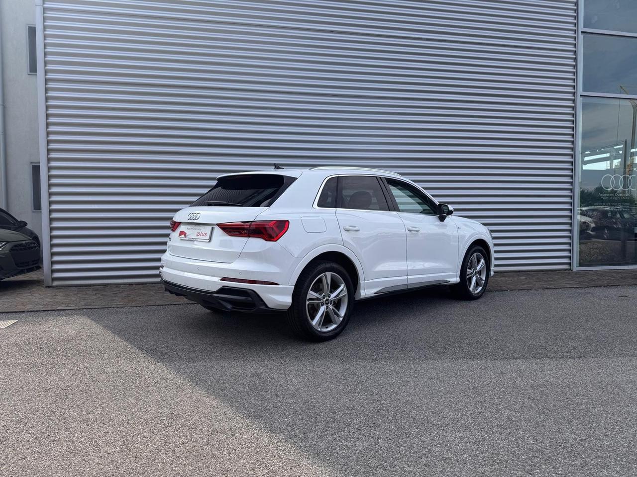 AUDI Q3 45 TFSIe S-TRONIC S-LINE EDITION