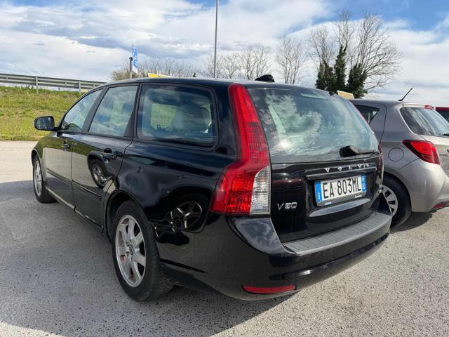 VOLVO V50 D2 R-design