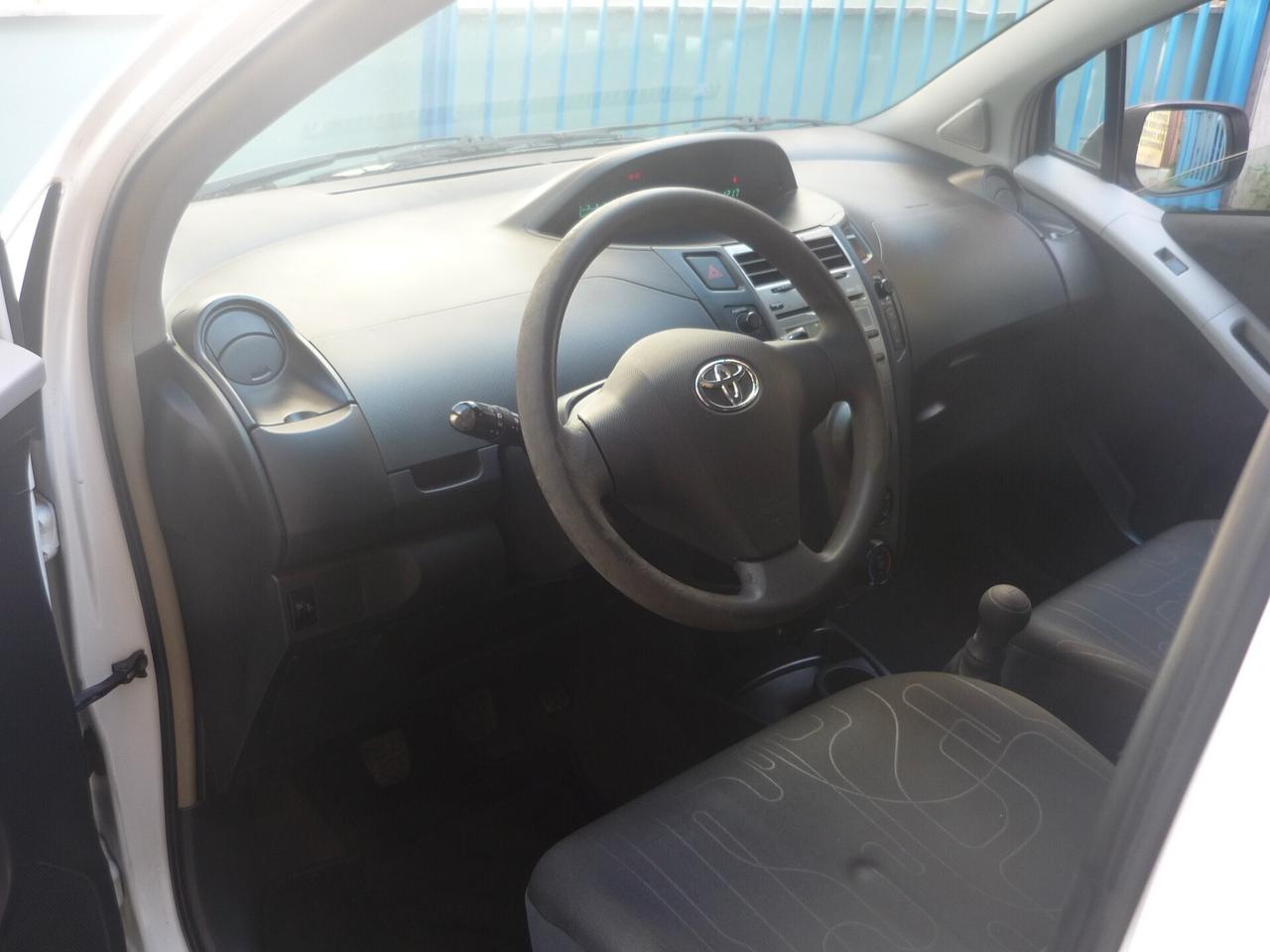 Toyota Yaris 1.0 5 porte Now